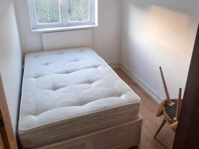 Tildesley Road, London SW15 1 bed in a house share to rent £900 pcm £208 pw