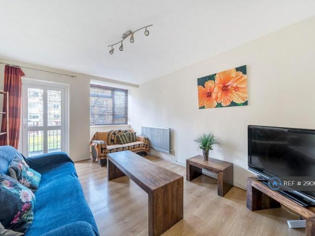 Tildesley Road, London, SW15 2 bed flat to rent £2,100 pcm £485 pw