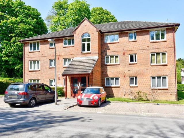 Tilebarn Close, Henley On Thames RG9, 1 bed flat to rent, £1,200 pcm | PrimeLocation
