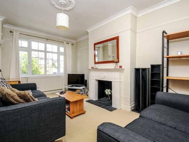 Tilehurst Road, London, SW18 3NN, United Kingdom | 3 bed apartment for rent #138775759 | Rentberry