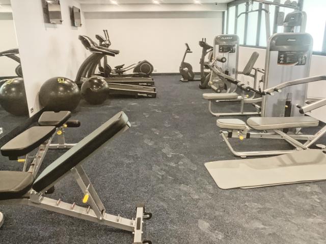 Tiles & Nice View & Gym & Swimming Pool & Nearly Brand New & Modern & Close to MQ Uni & Shopping Mall