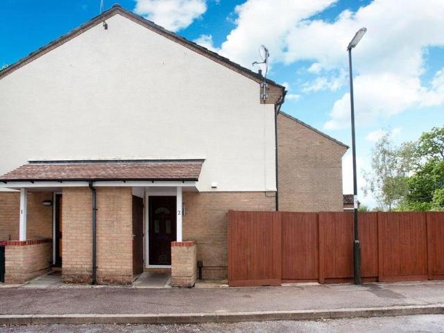 Tilgate, Crawley, RH10 1 bed terraced house to rent £1,350 pcm £312 pw