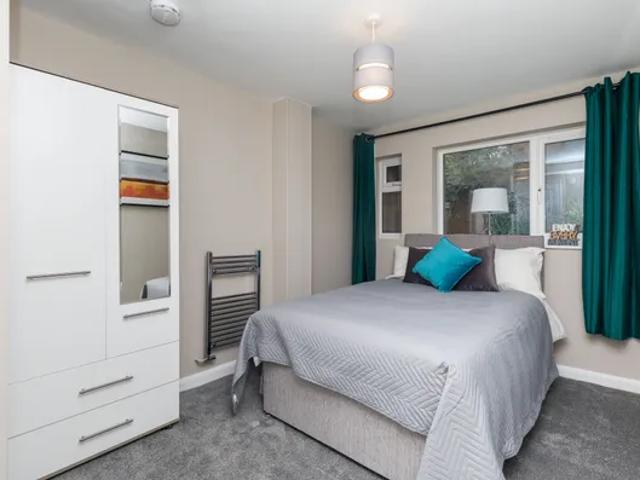 Tilgate 0 bedroom house share to rent
