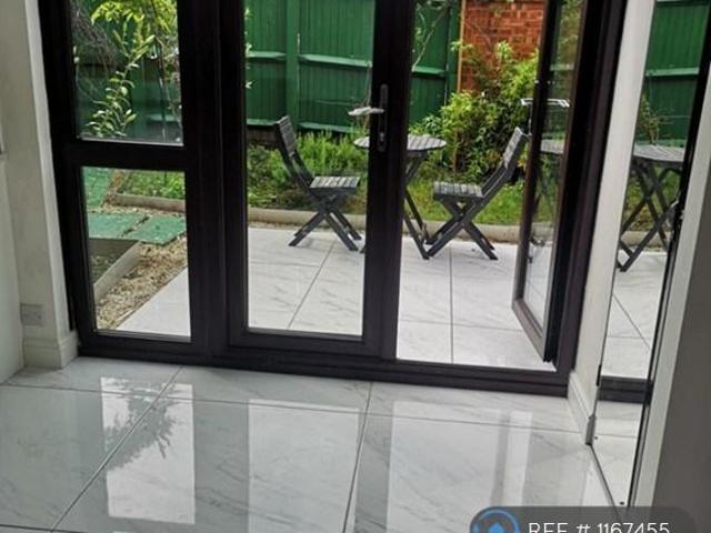 Tiller Road, London, E14 1 bed semi detached house to rent £2,200 pcm £508 pw
