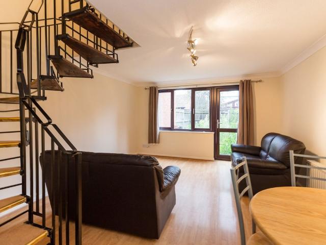 Tiller Road, London E14, 2 bed terraced house to rent, £2,100 pcm | PrimeLocation