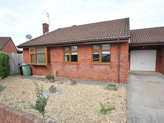 Tilley Close, Bristol BS31 3 bed bungalow to rent £1,600 pcm £369 pw