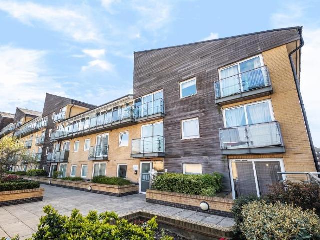 Tilley Road, Feltham TW13, 2 bed flat to rent, £1,625 pcm | PrimeLocation
