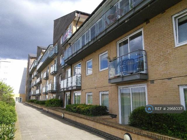 Tillley Road, Feltham, TW13 2 bed flat to rent £1,799 pcm £415 pw