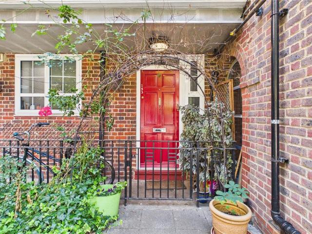 Tilson Gardens, London, SW2 2 bed apartment to rent £2,350 pcm £542 pw