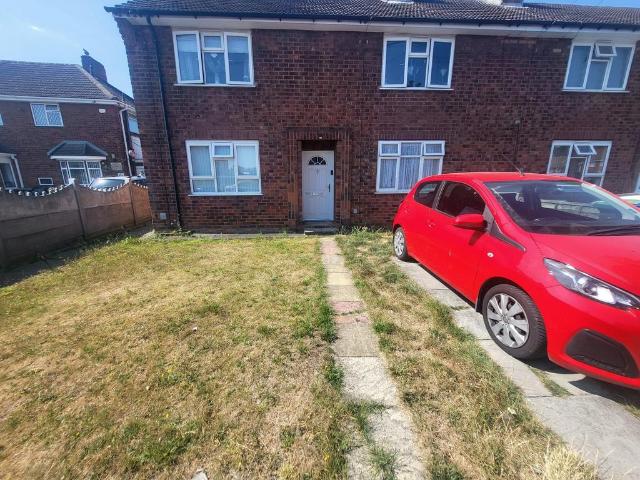 Tipton DY4 2 bed maisonette to rent £900 pcm £208 pw
