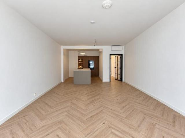 Tiptop gerenoveerd gelijkvloers appartement met 2 slaapkamer