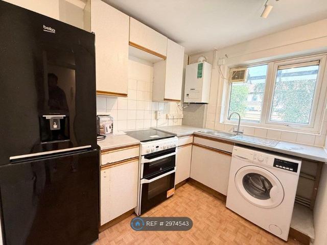 Tiptree Crescent, Ilford IG5, 1 bed flat to rent, £1,500 pcm | PrimeLocation