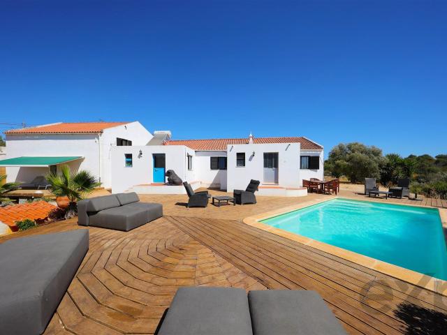 Típica Casa Algarvia com Estúdios, Piscina e Vista Serra. 150m² Lagoa e Carvoeiro