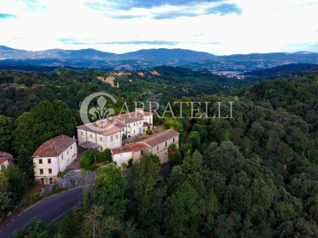Tipica villa fattoria toscana dell'ottocento ubicata lungo l. 700m² Reggello
