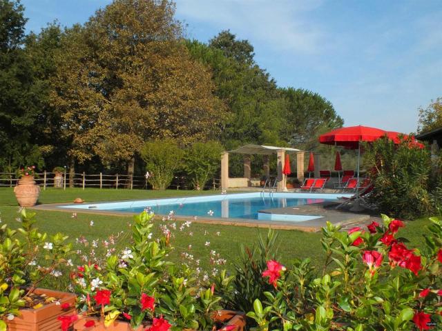 Tipica villa toscana su una piccola collina 4 appartamenti 560m² Fauglia