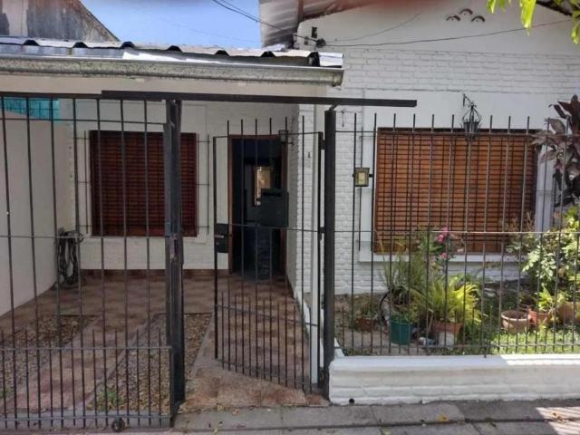 Tipo Casa 3 amb con cochera y patio Muy Bueno en Inmomap
