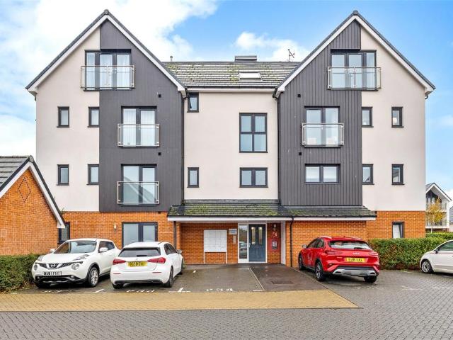 Tippett Lane, Oxted, Surrey, RH8 2 bed flat to rent £1,600 pcm £369 pw