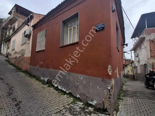 Tire Akar Emlaktan Satılık Müstakil Ev Merkezde