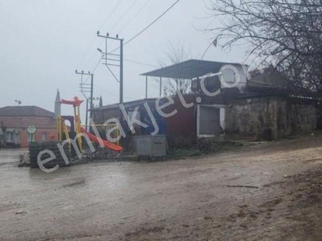 Tire Prestijden Satılık Köy Meydanında Köy Evi