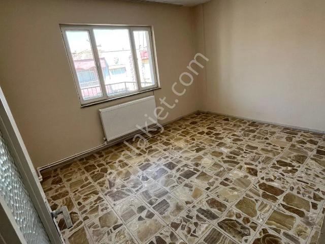 Tire 4 Eylül Mahallesi'nde Merkezi Konumlu 3+1 Kiralık Daire