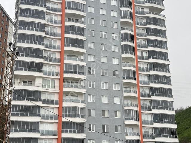 Tirebolu Yeniköy'de Deniz Manzaralı Geniş Satılık 3+1 Daire