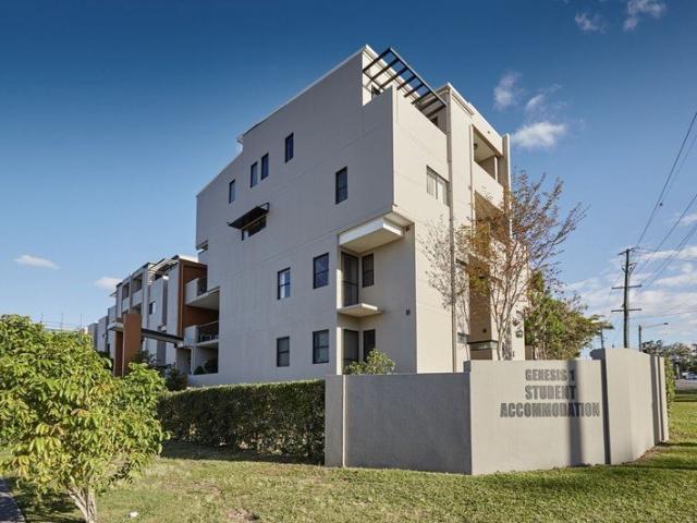 Tired of Sharing Everything? Private Ensuite + Balcony, Upper Level, 7 Min Griffith Bills Included