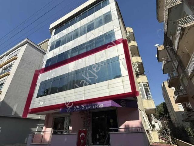 Tirenin Merkezi Konumunda,masrafsız Ve Ferah 3+1 Satılık Daire