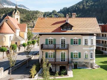 Wohnen mit Geschichte | TOP 02, Villa Haueis Zentrum Zams | 4 Zimmer Wohnung mit Tiroler Stube, Wintergarten, Balkon, Gartenzugang und zwei Eingängen