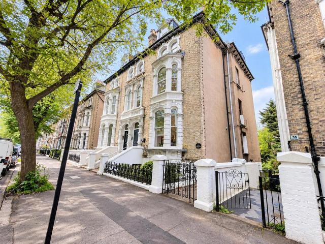 Tisbury Road, Hove 1 bed flat to rent £1,150 pcm £265 pw