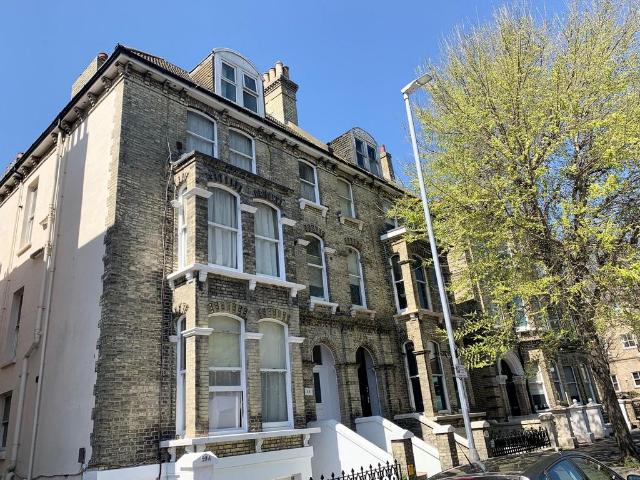 Tisbury Road, Hove BN3 2 bed flat to rent £1,450 pcm £335 pw