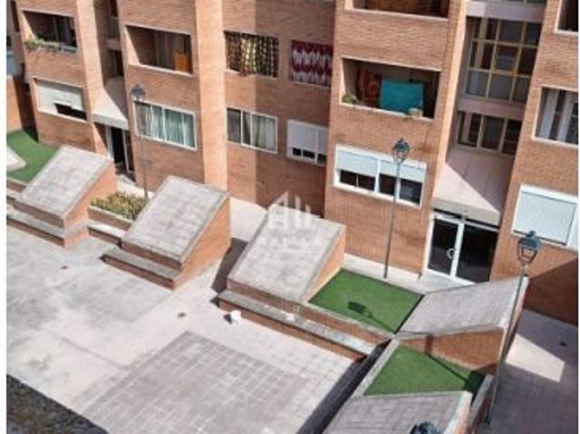 Título: Oportunidad Única en Tàrrega: Espectacular Dúplex de 142m² con Parking