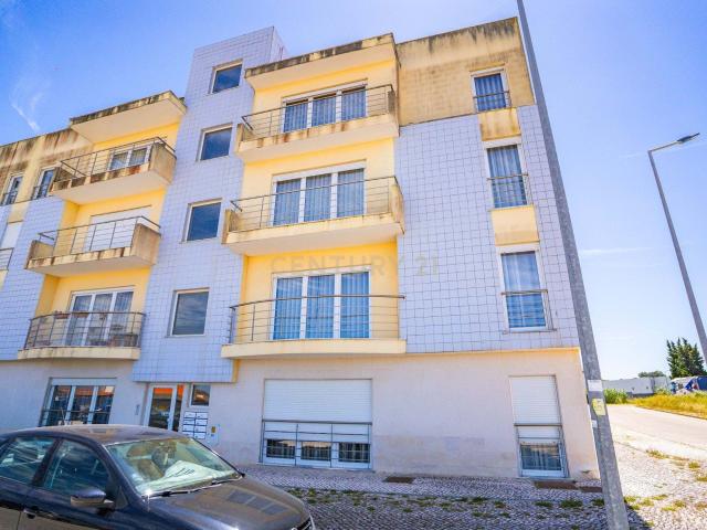 Título: T4 com Garagem Dupla na Cidade Nova – Caldas da Rainha