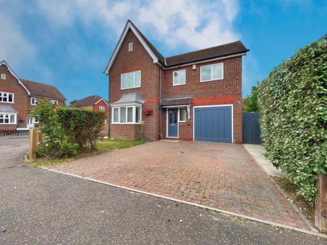 Titus Way, Colchester CO4 4 bed detached house to rent £2,500 pcm £577 pw