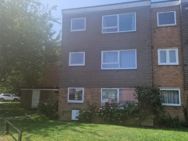 Tithe Court, Slough, Berkshire, SL3 1 bed flat to rent £1,200 pcm £277 pw