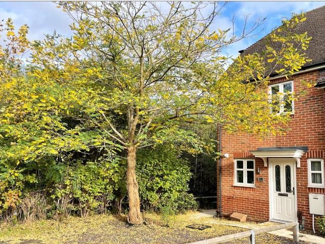 Tithing Road, Fleet, Hart GU51, 2 bed end terrace house to rent, £1,550 pcm | PrimeLocation