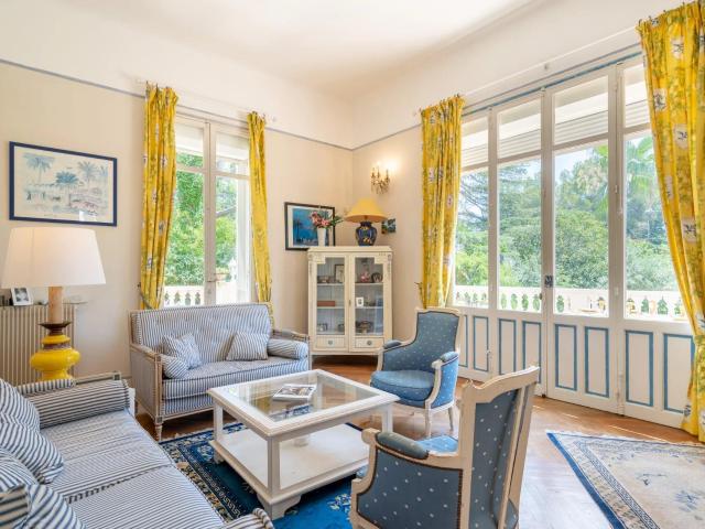 title vide 350m² Saint Raphaël