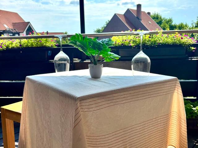 Title Stylish 4 Room Apartment by Wöhrder See with Spacious Loggia, Nurnberg Amsterdam Apartments for Rent