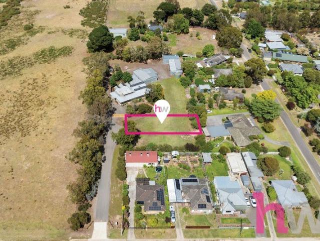 Titled 655m2 block with treed outlook ready to build on