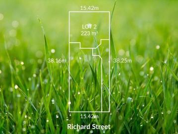 Titled Block with Permit Only 5 Minutes to Geelong CBD!