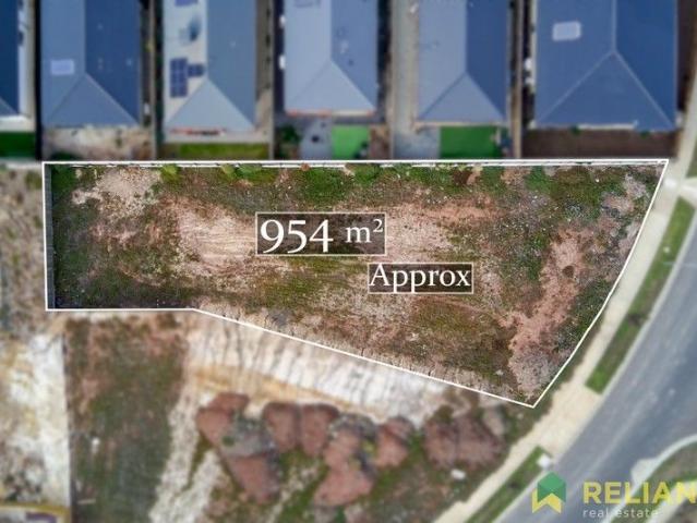 Titled Land 954sqm with Phenomenal Views in Prime Maddingley Location
