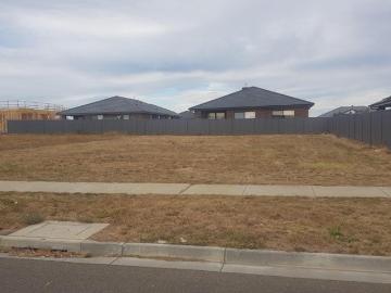 Titled large block of land in Alfredton