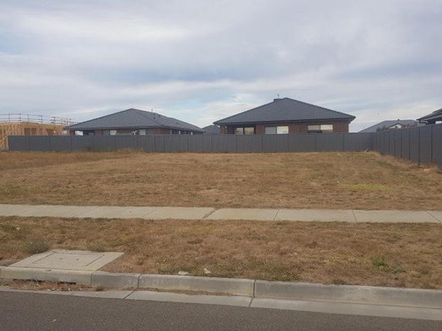 Titled large block of land in Alfredton