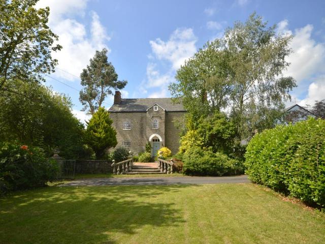 Titley, Kington HR5 4 bed detached house to rent £1,600 pcm £369 pw
