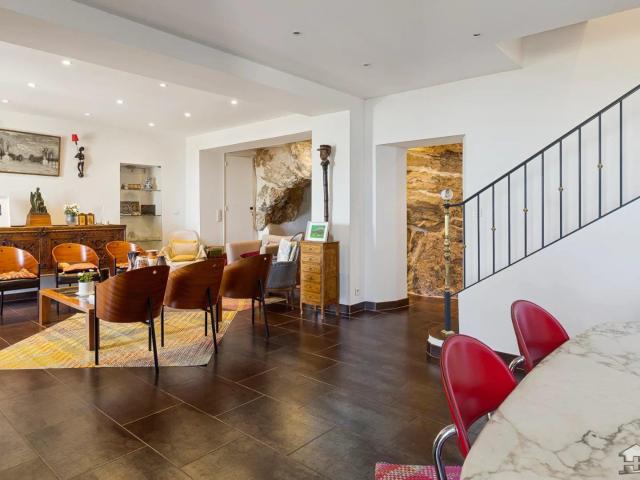 Titre: vide 335m² Grasse