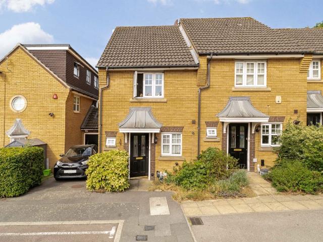 Tiverton Way, Mill Hill NW7, 2 bed property to rent, £2,000 pcm | PrimeLocation