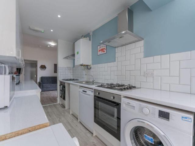 Tiverton Road, Birmingham B29 6 bed terraced house to rent £689 pcm £159 pw