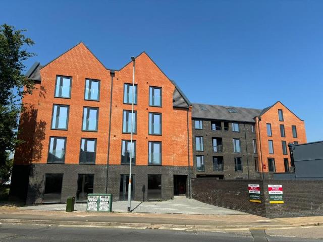 Tivoli House, Towcester Road, Far. 2 bed apartment to rent £1,000 pcm £231 pw