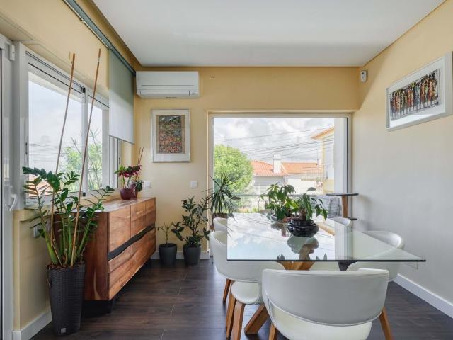To Buy T2 Andar Moradia C/Jardim | Cascais | Parede 100m² Carcavelos e Parede