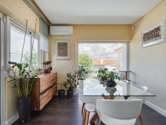 To Buy T2 Andar Moradia C/Jardim | Cascais | Parede 100m² Carcavelos e Parede