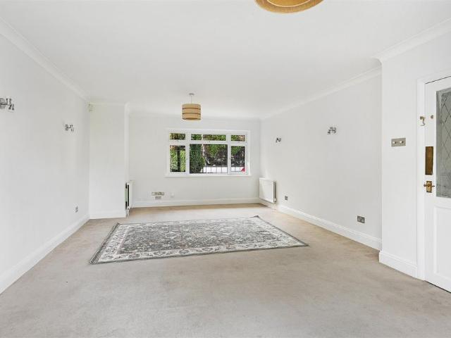 To Let 3 Bed House Detached